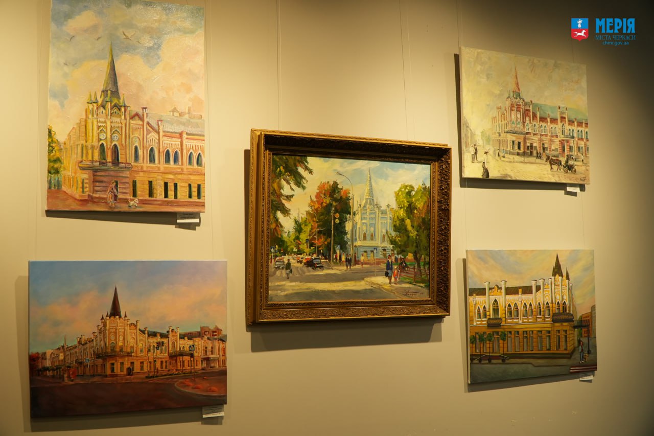 У Черкаському ЦНАПі відкрилася виставка «Велич крізь століття: архітектурні шедеври на полотні. Готель «Слов’янський» (ФОТО)