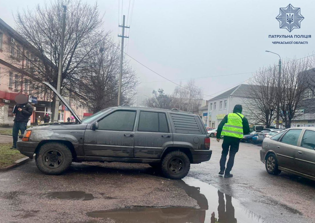 Патрульні виявили в Черкасах водія з підробленими документами (ФОТО)
