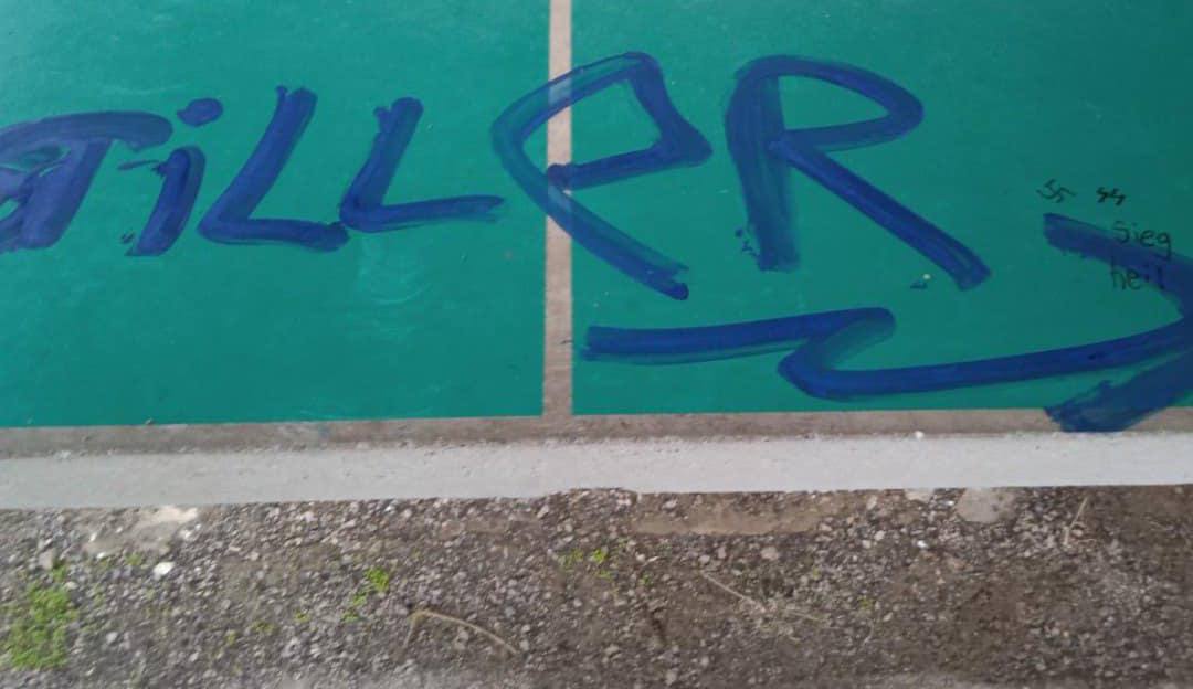 Невідомі поцупили лавку в Дитячому парку в Черкасах (ФОТО)