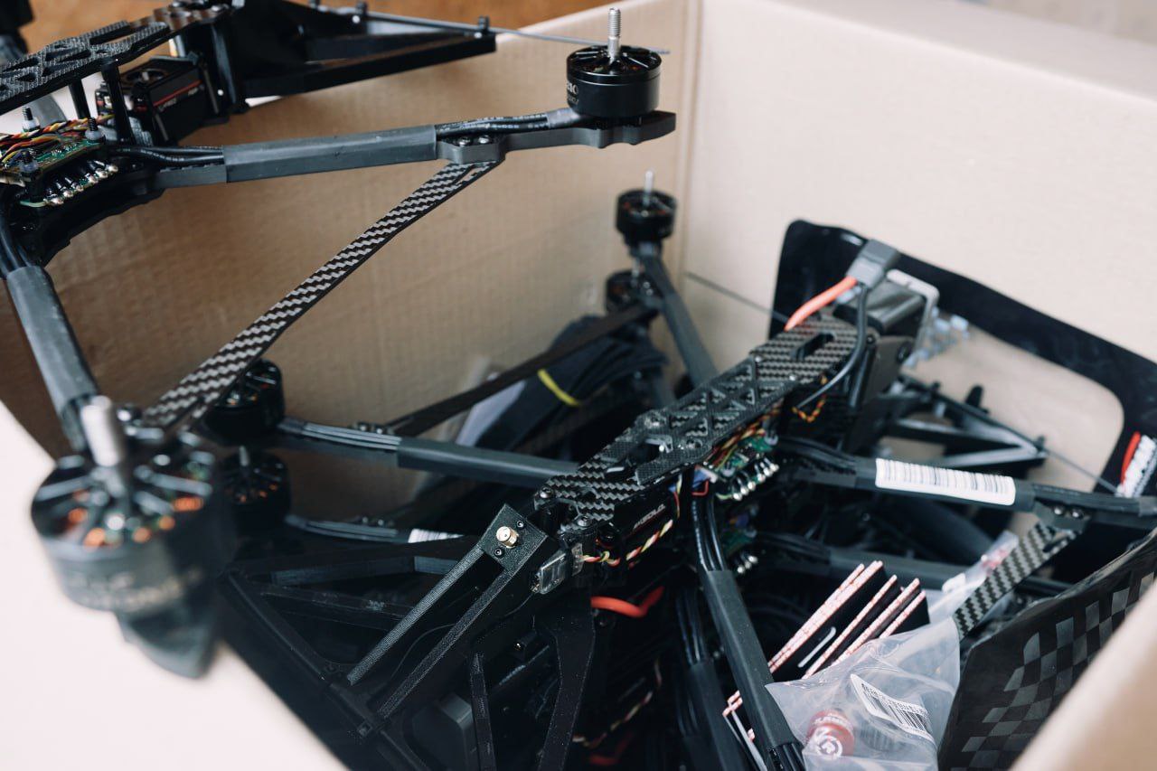 Сотню fpv-дронів та генератори передали черкащани для українських оборонців (ФОТО)