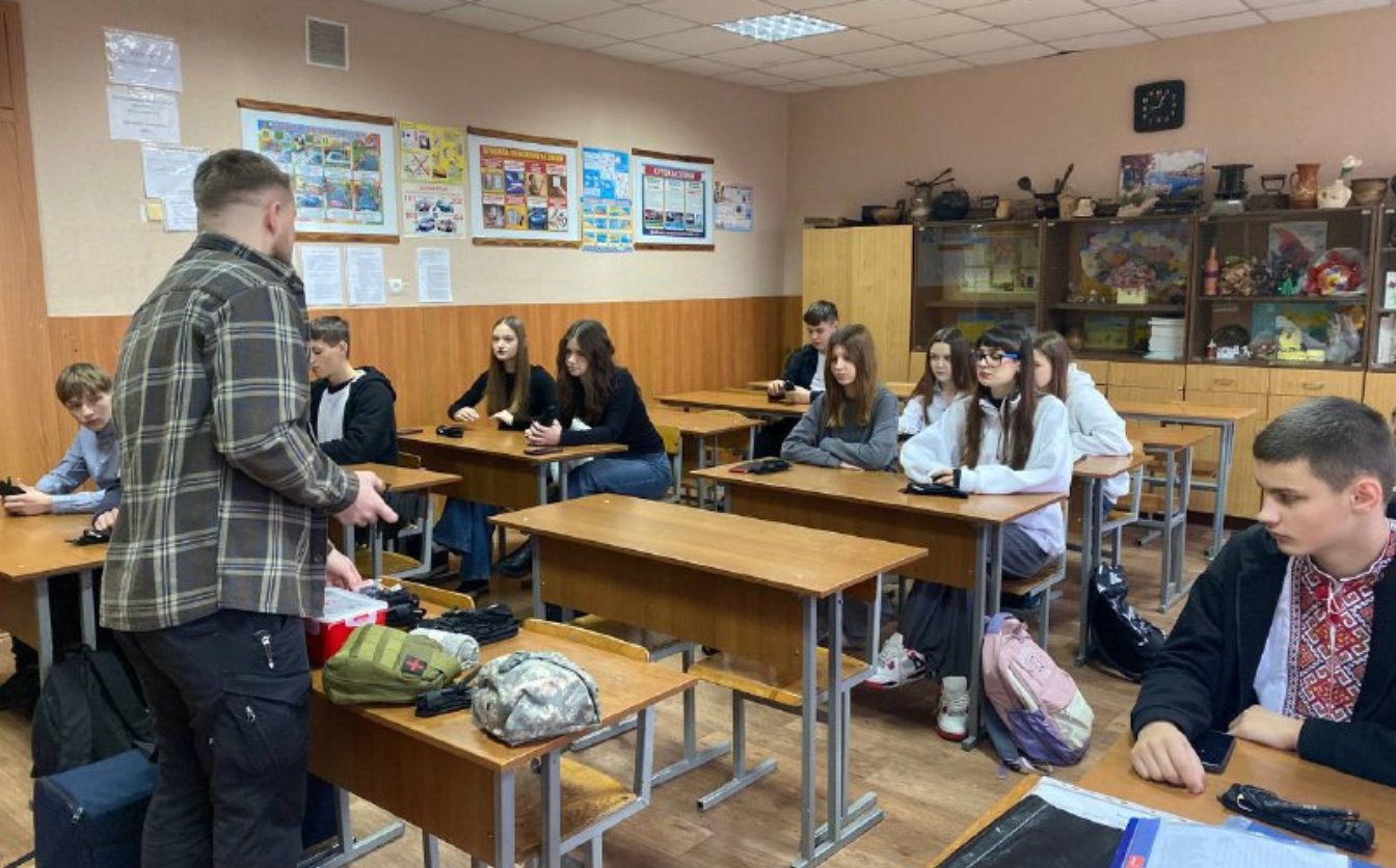 Черкаським школярам провели тренінг із тактичної медицини