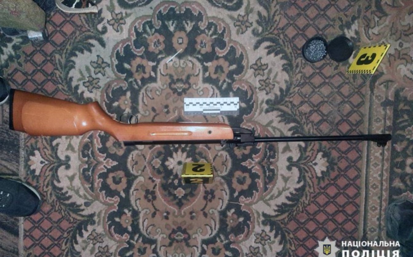 На Уманщині чоловік вистрілив із пневматичної гвинтівки у жінку, вона померла