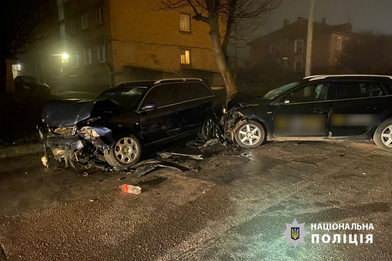У Смілі п’яний водій в’їхав у припарковане авто (ФОТО)