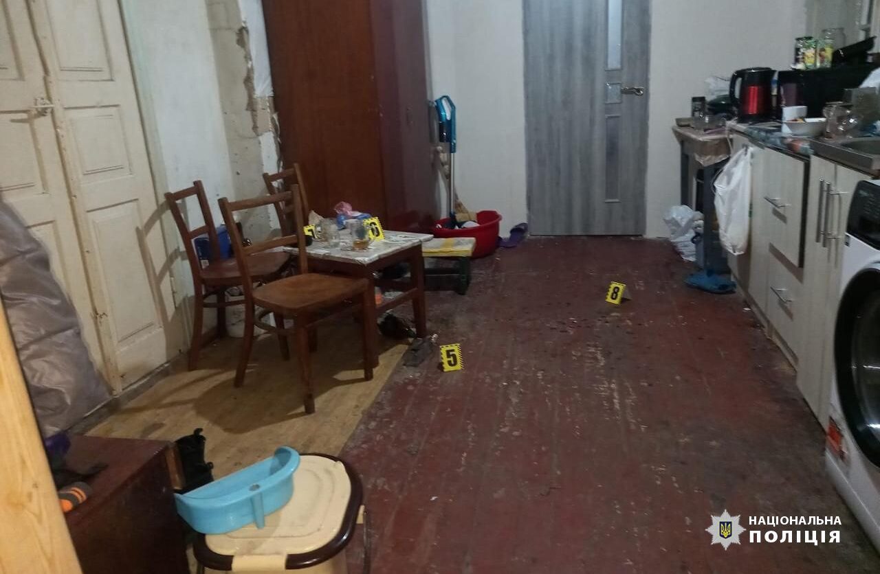 У Золотоноші чоловік отримав ножові поранення в живіт та поперек, він у реанімації (ФОТО)