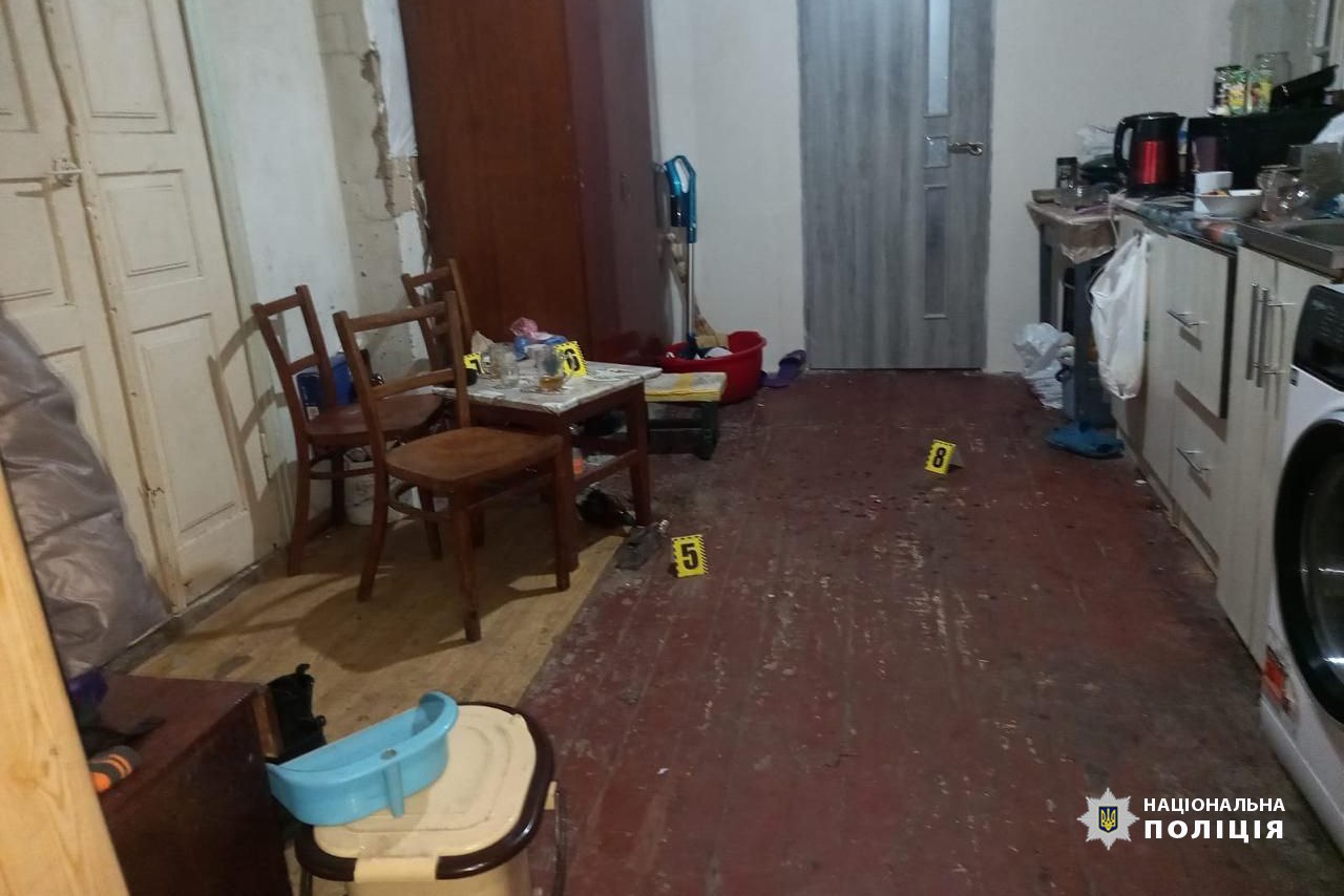 У Золотоноші чоловік отримав ножові поранення в живіт та поперек, він у реанімації (ФОТО)