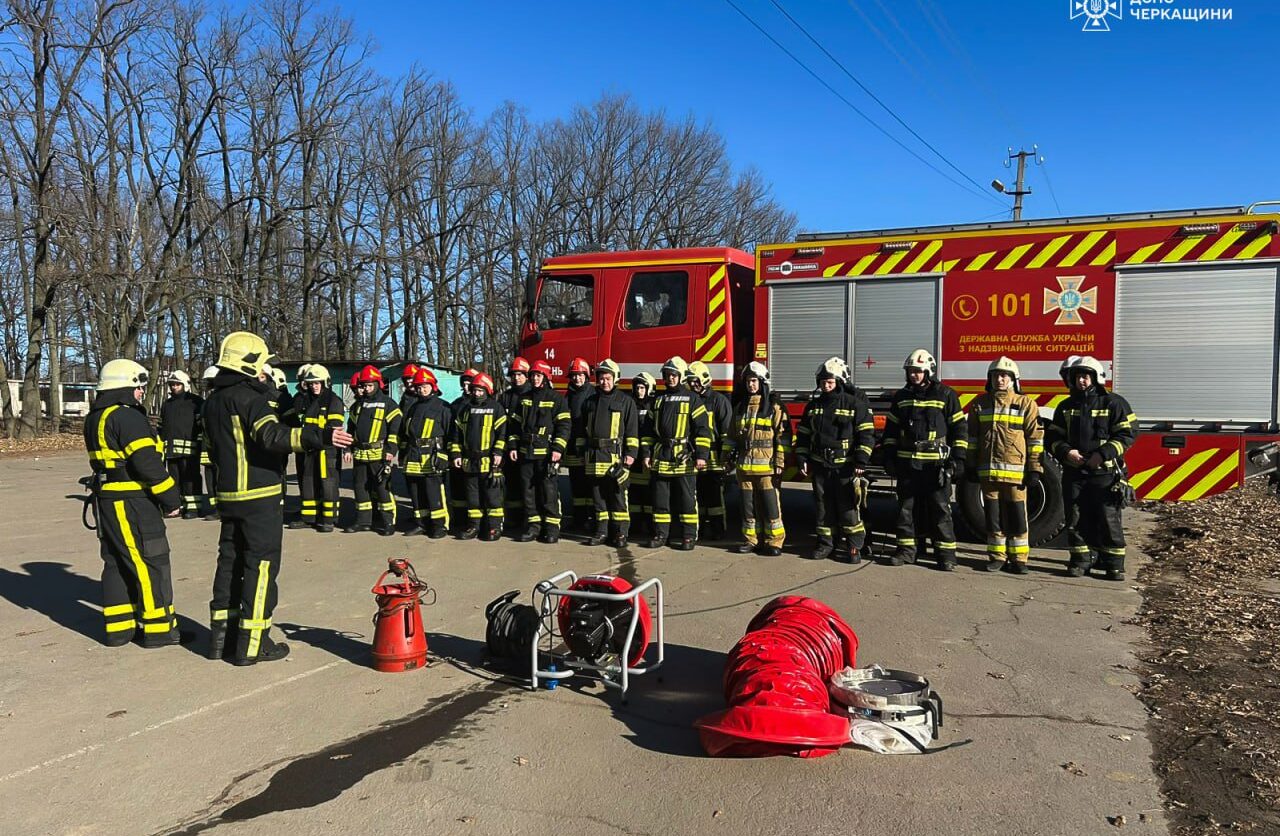 Черкаські рятувальники тренувалися гасити пожежі енергетичних об’єктів (ФОТО)