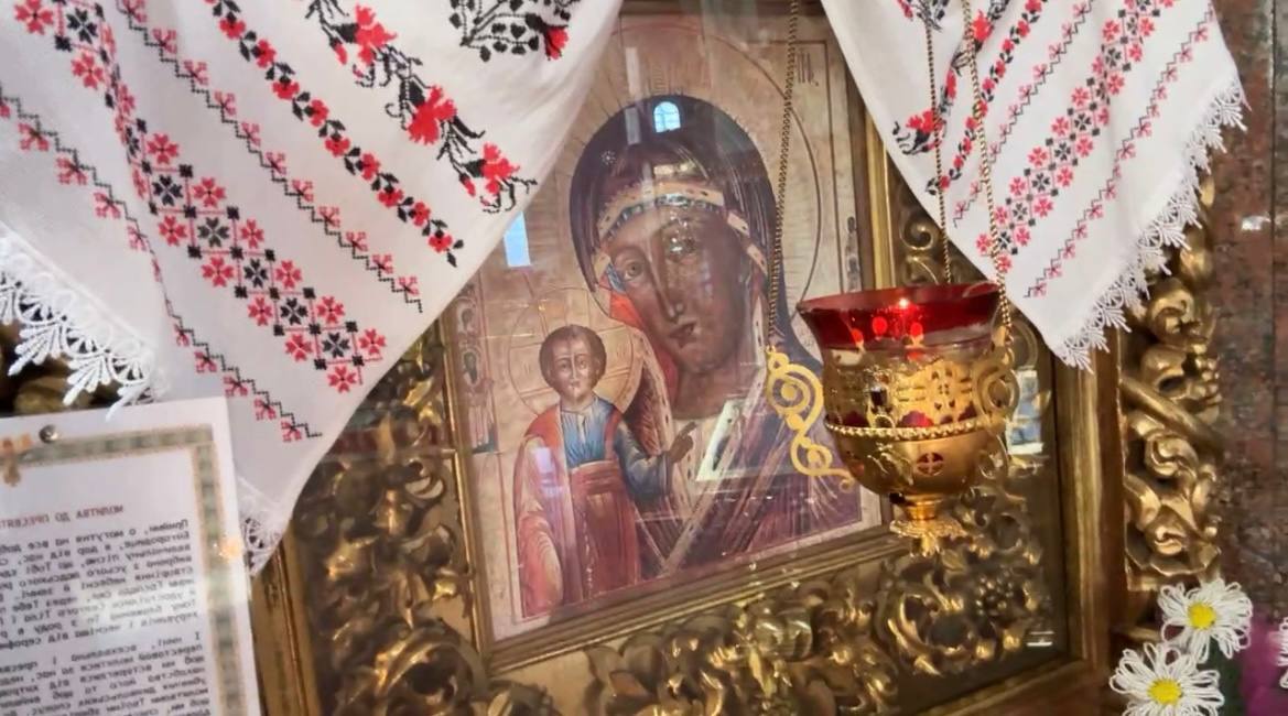 У Свято-Михайлівському соборі в Черкасах підмінили вартісну ікону на роздруківку (ВІДЕО)