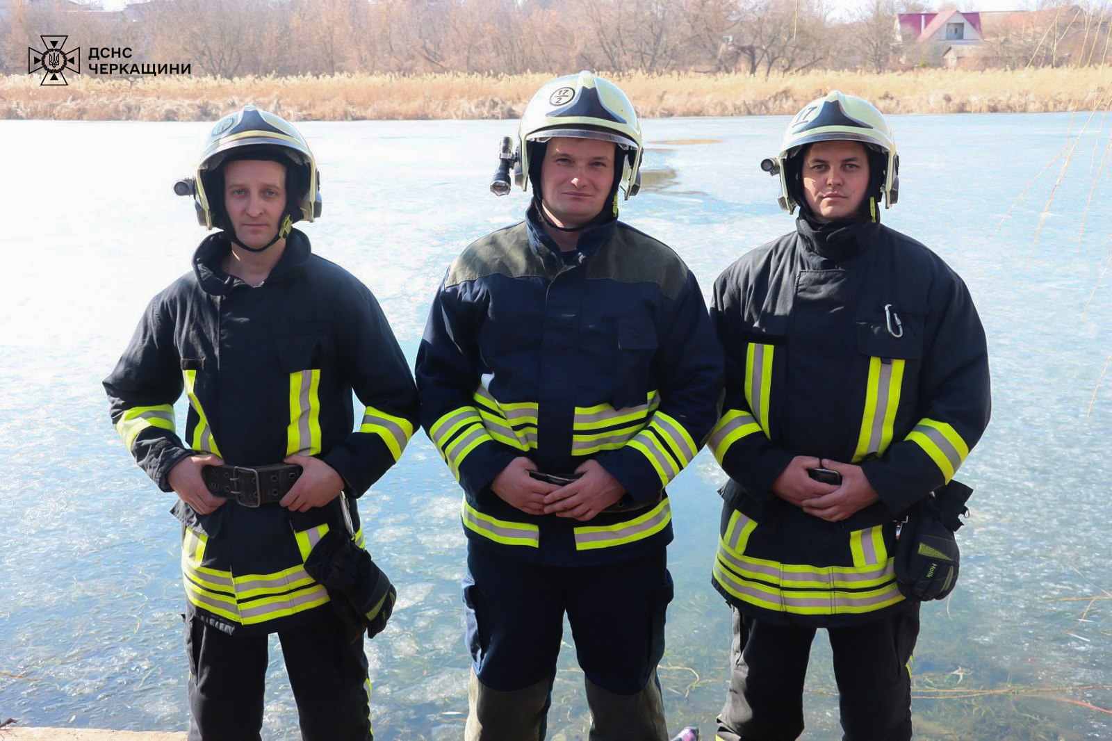 У Шполі рятувальники, які діставали чоловіка з-під льоду, отримали переохолодження (ФОТО)