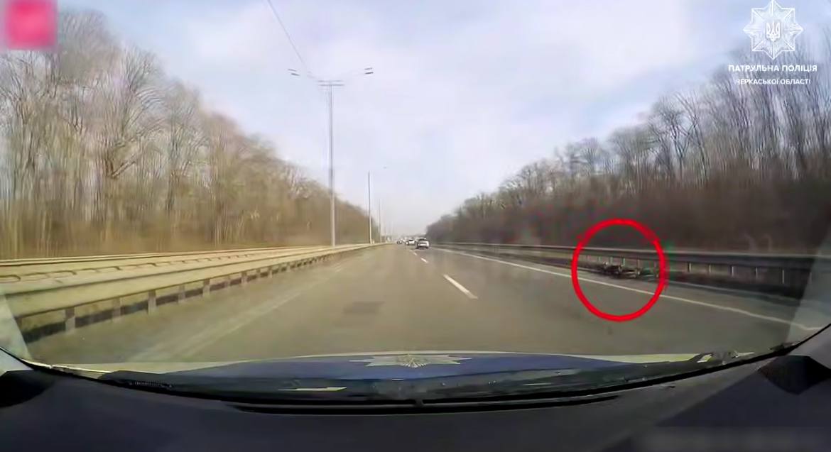 Під час руху в черкащанина на дорозі стався приступ епілепсії (ВІДЕО)