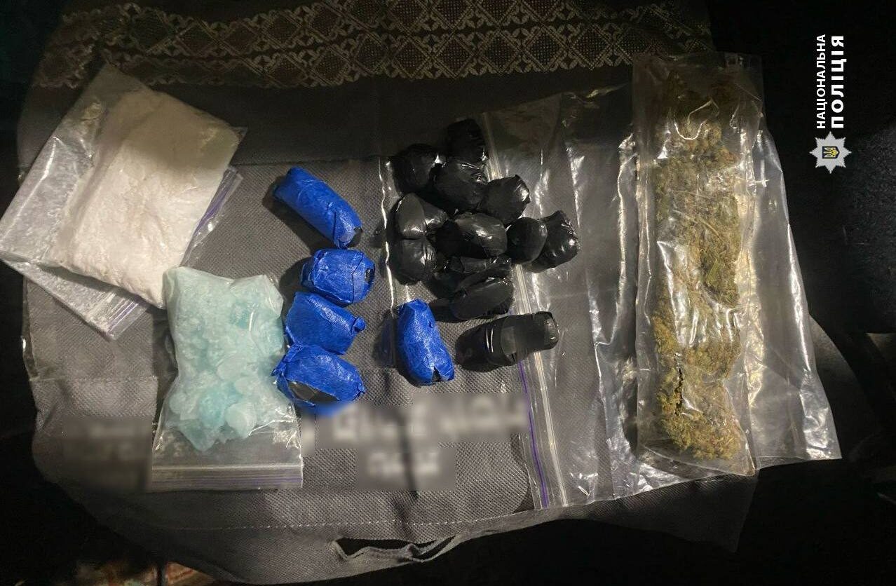 В Умані чоловік продав психотропи прямо на вулиці