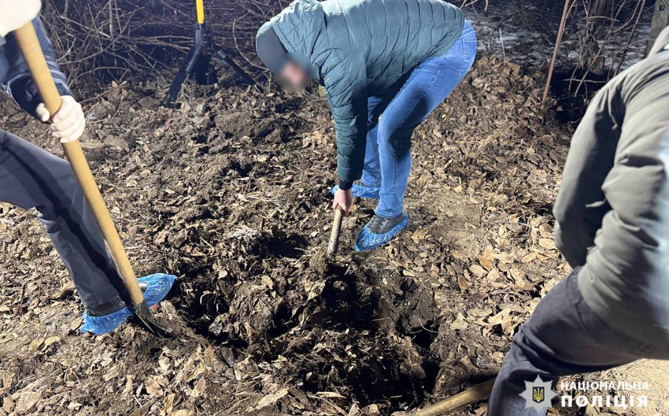 Тіло закопав на городі: поліцейські затримали   підозрюваного у вбивстві 28-річного черкащанина (ФОТО, ВІДЕО)