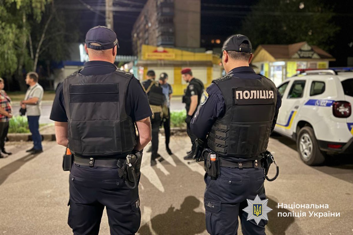 Чоловіку, який ножем поранив у Черкасах двох людей, оголосили підозру
