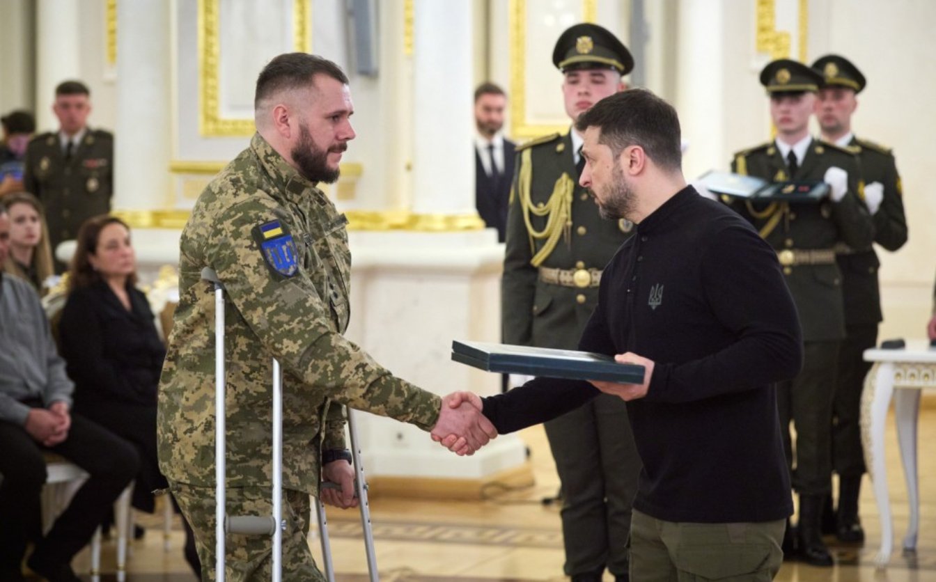 Президент відзначив черкащанина «Хрестом бойових заслуг»