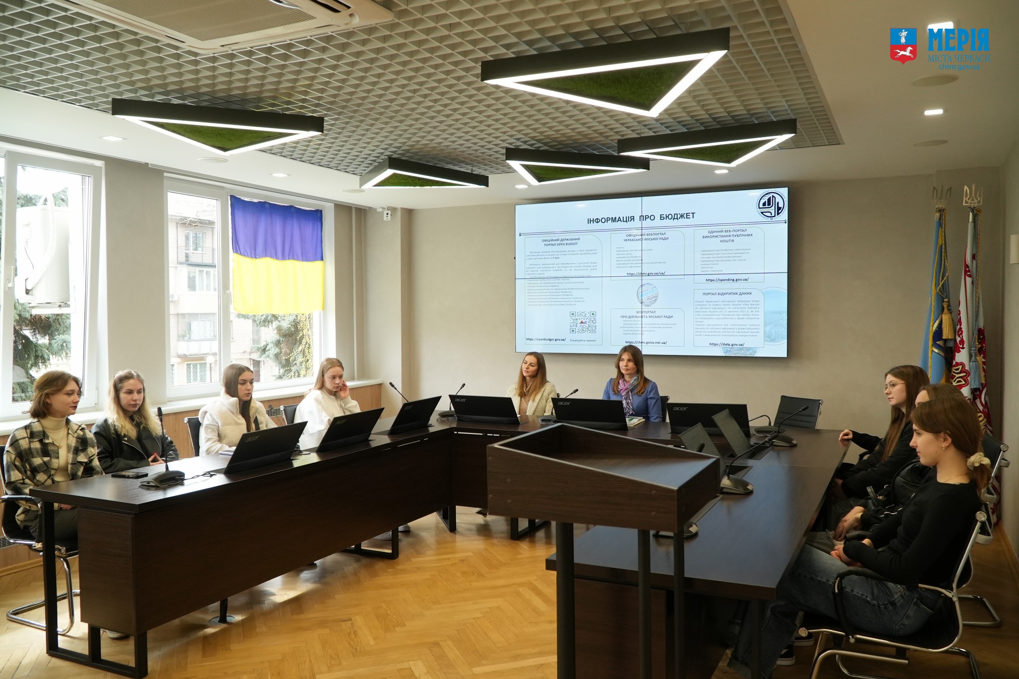 Студенти одного з черкаських університетів відвідали міськраду
