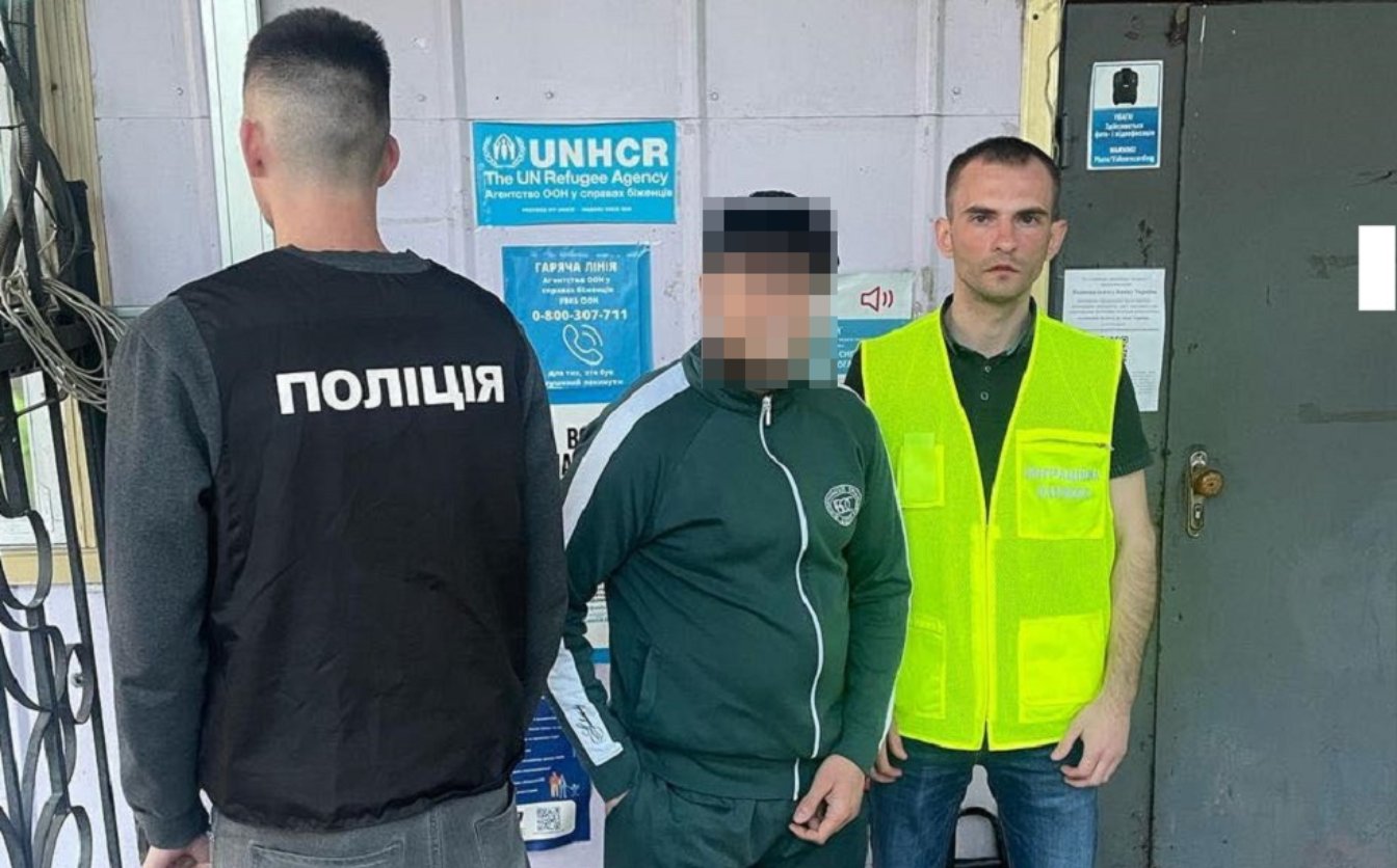 Черкаські міграційники видворили з України раніше судимого іноземця
