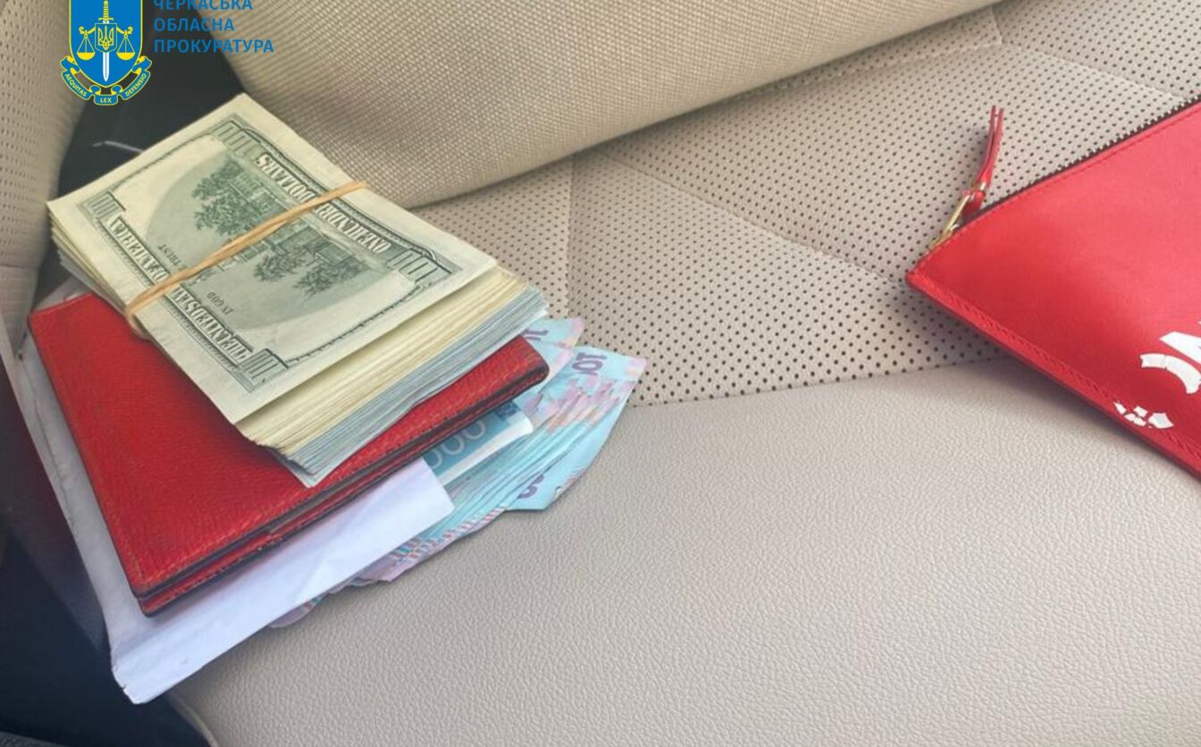 У Черкасах викрито службових осіб, які ухилялися від сплати податків (ФОТО)