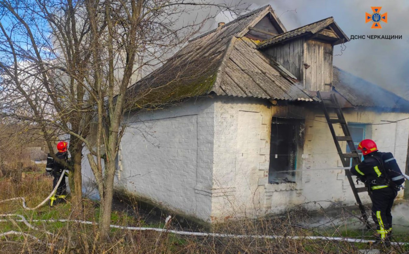 Під час пожеж на Черкащині загинули двоє людей