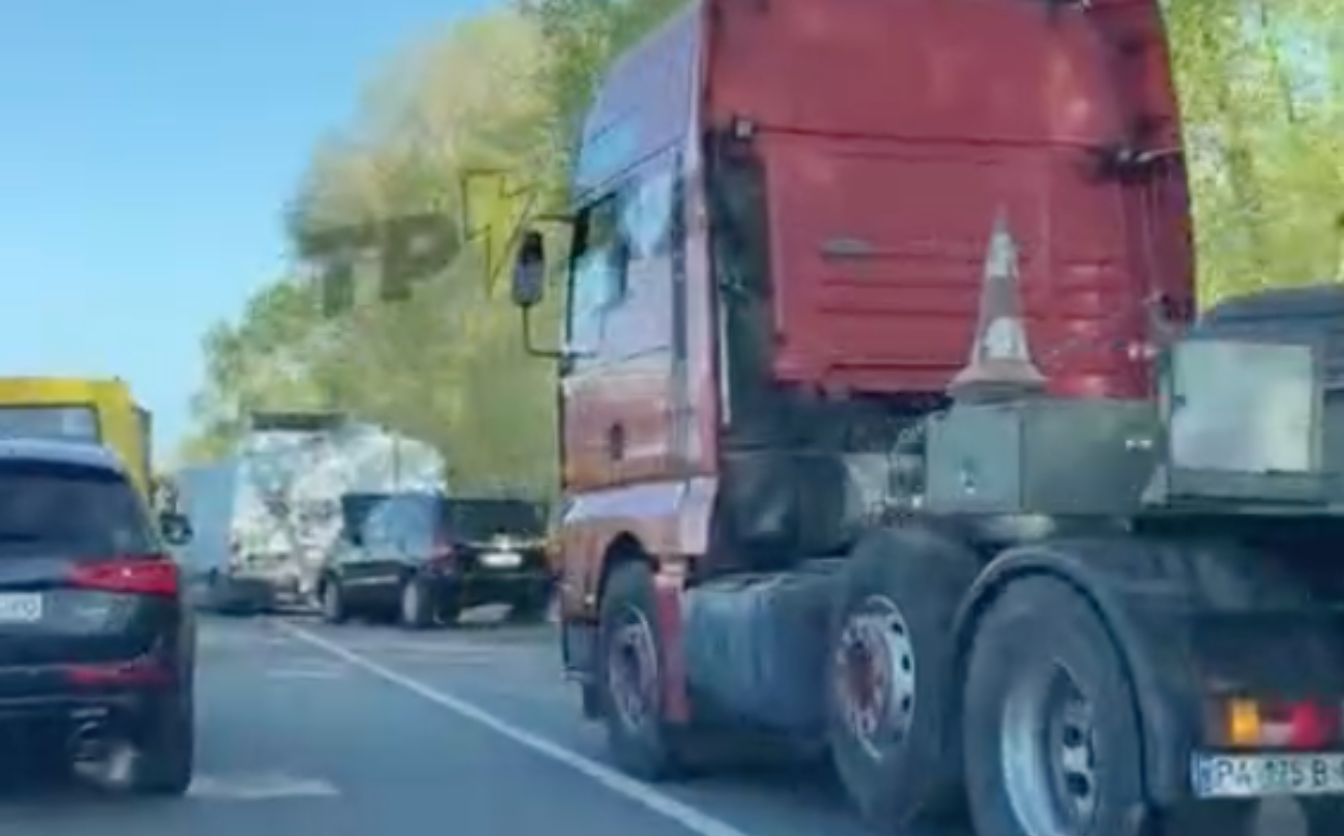 На черкаській дамбі ускладнений рух