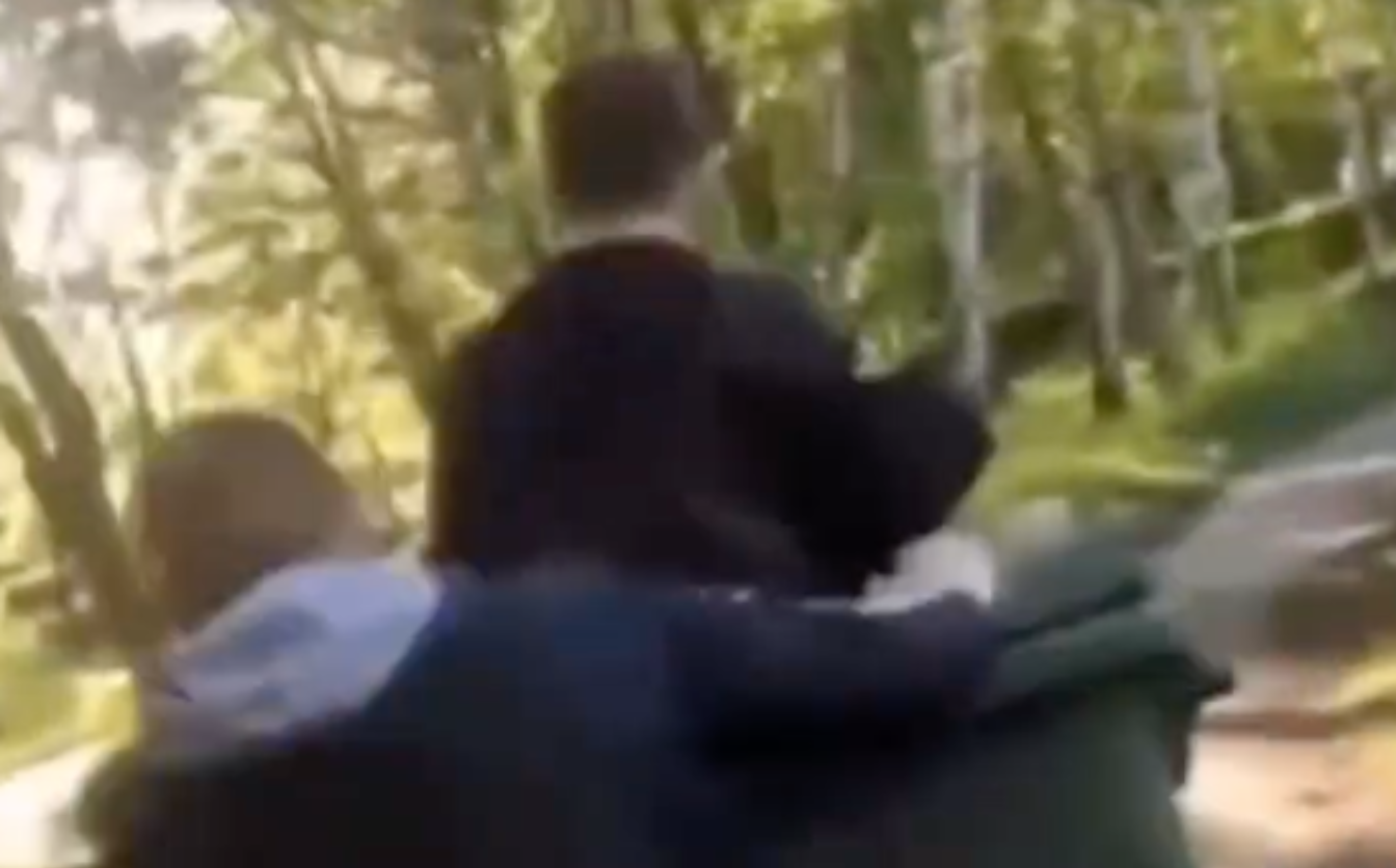 На Звенигородщині підлітки каталися на сміттєвих баках та підпалювали їх (ВІДЕО)