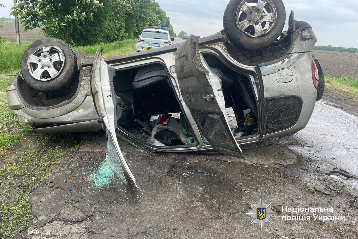 Неповнолітній черкащанин спричинив ДТП, у салоні авто перебували п’ятеро людей (ФОТО)