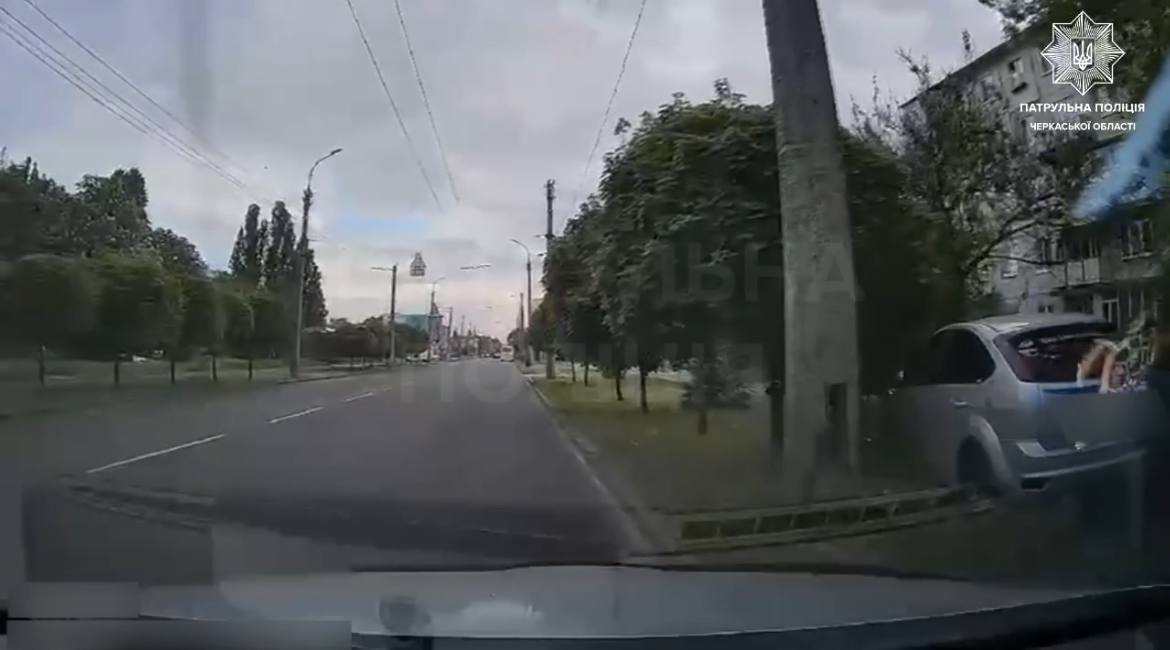 Автопригода за участі трьох автівок сталася в Черкасах (ВІДЕО)