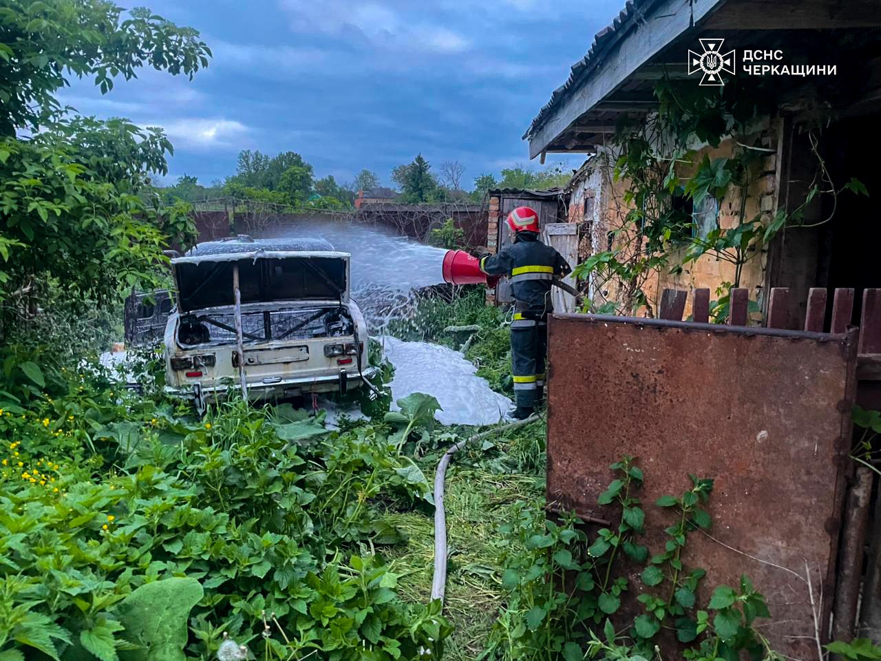 Через пустощі дітей з вогнем, на Звенигородщині згоріло авто