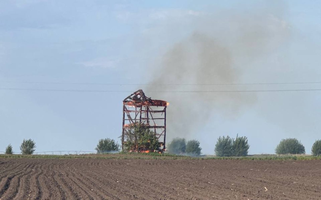 На Чигиринщині діти спалили вітряк (ВІДЕО)