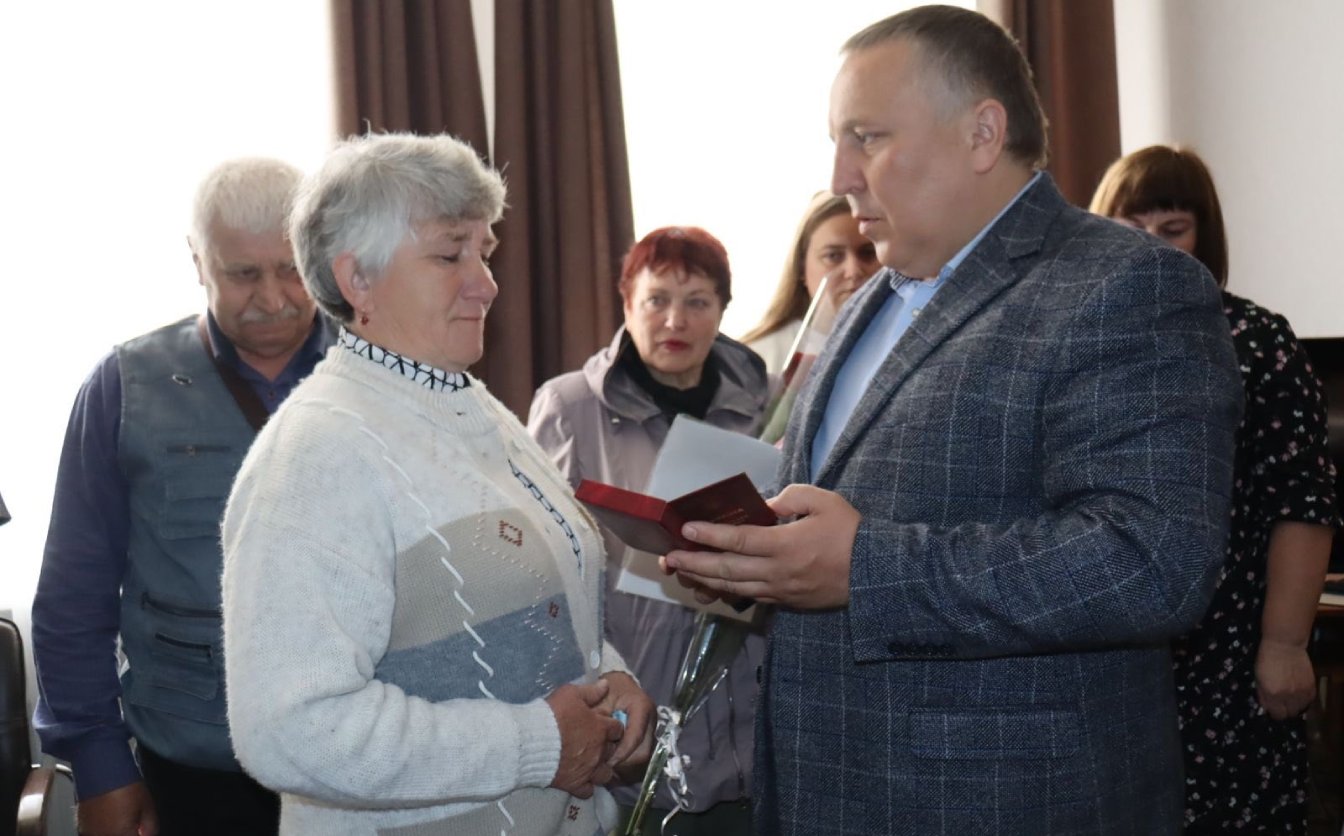 «За мужність»: родинам загиблих Героїв Монастирищини передали нагороди