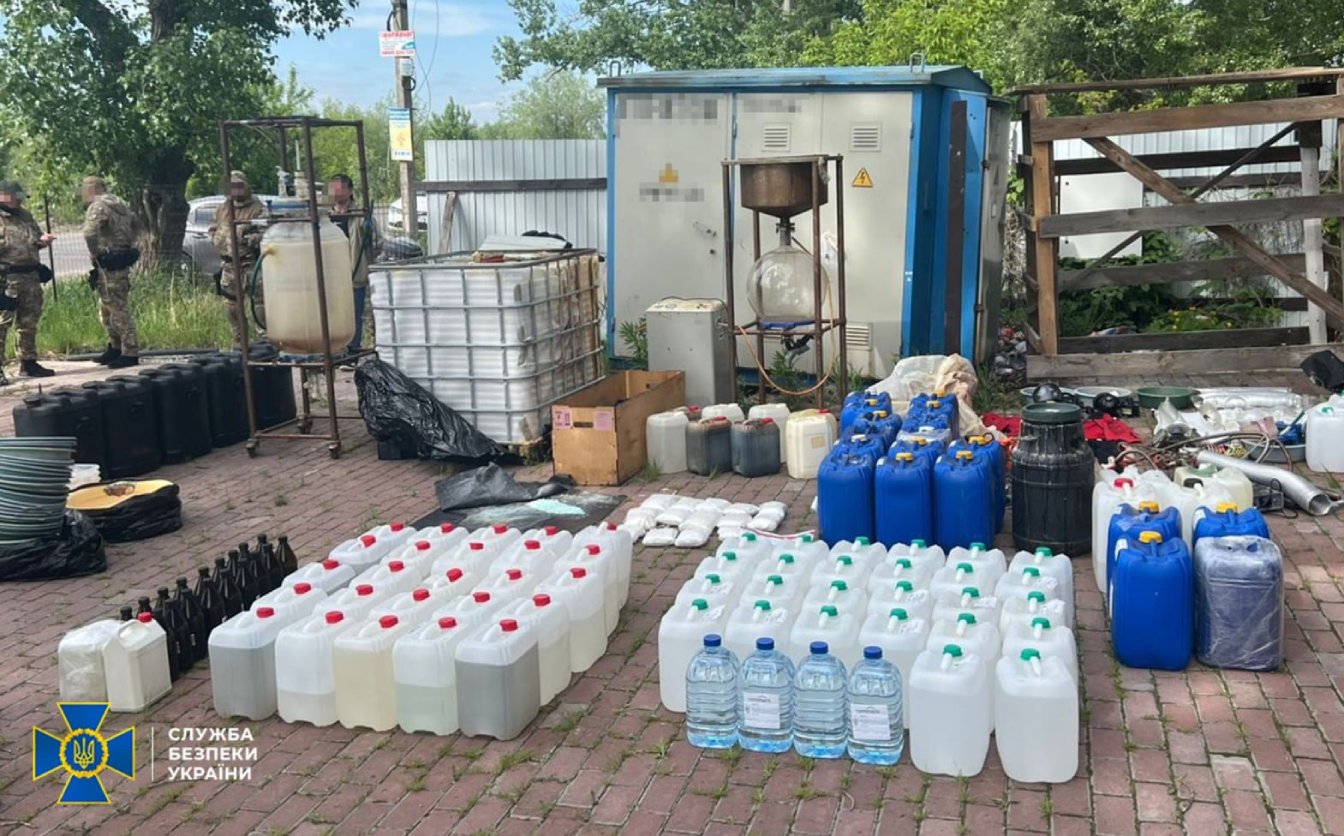 Робили “товару” на мільйон щомісяця: на Черкащині знешкодили наркосиндикат