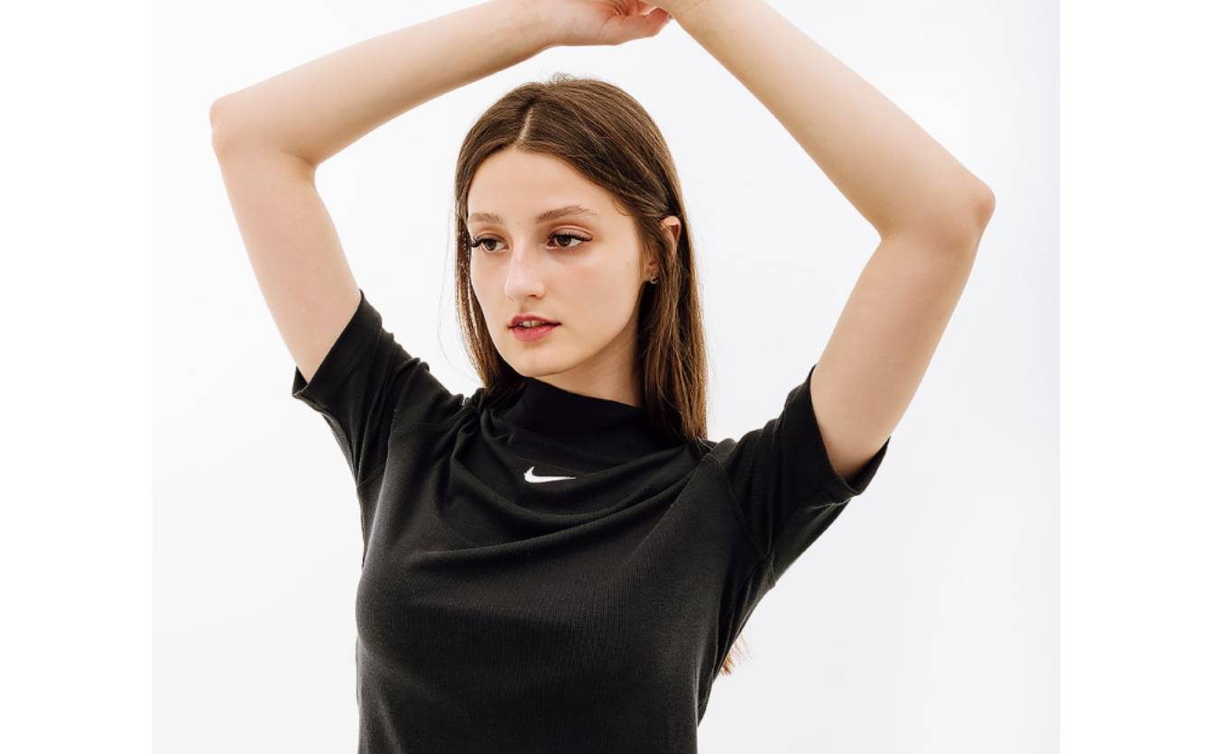 Жіночі футболки Nike – фірмовий одяг зі своїм стилем
