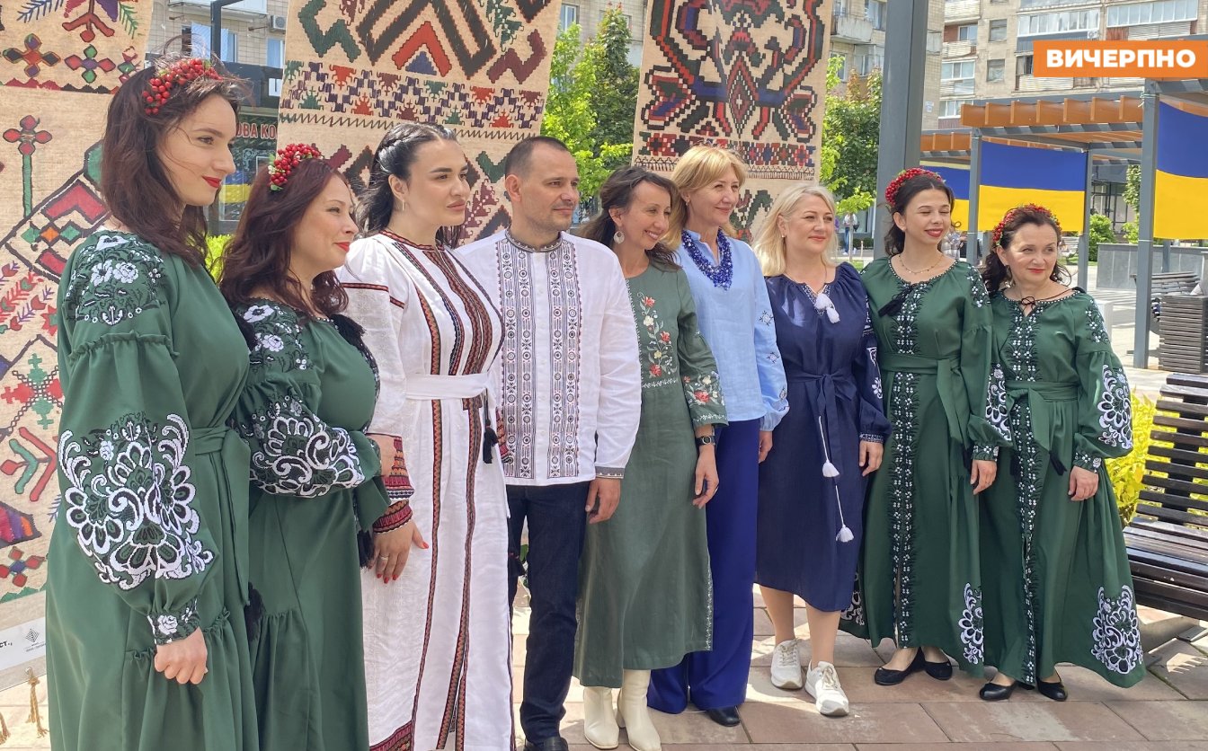 У сквері “Юність” відзначили День вишиванки (ФОТОРЕПОРТАЖ)