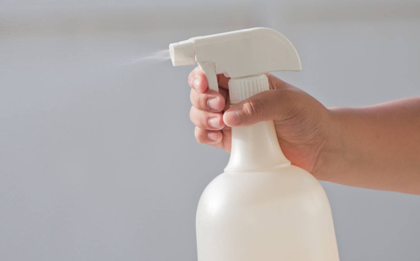 Чим обробити одяг, щоб він не «іскрив» на кожному кроці