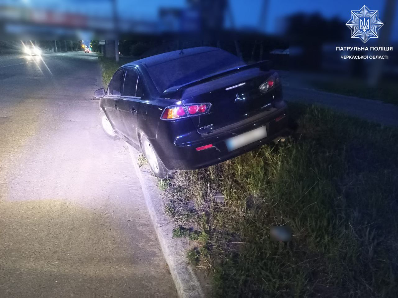 У Черкасах водій “Mitsubishi” скоїв ДТП і втік (ФОТО)