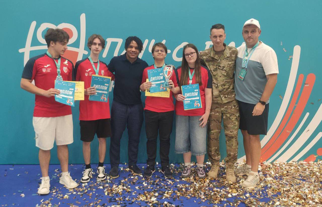 «Срібло» змагань «Пліч-о-пліч» з шахів отримала команда черкаського ФІМЛІ