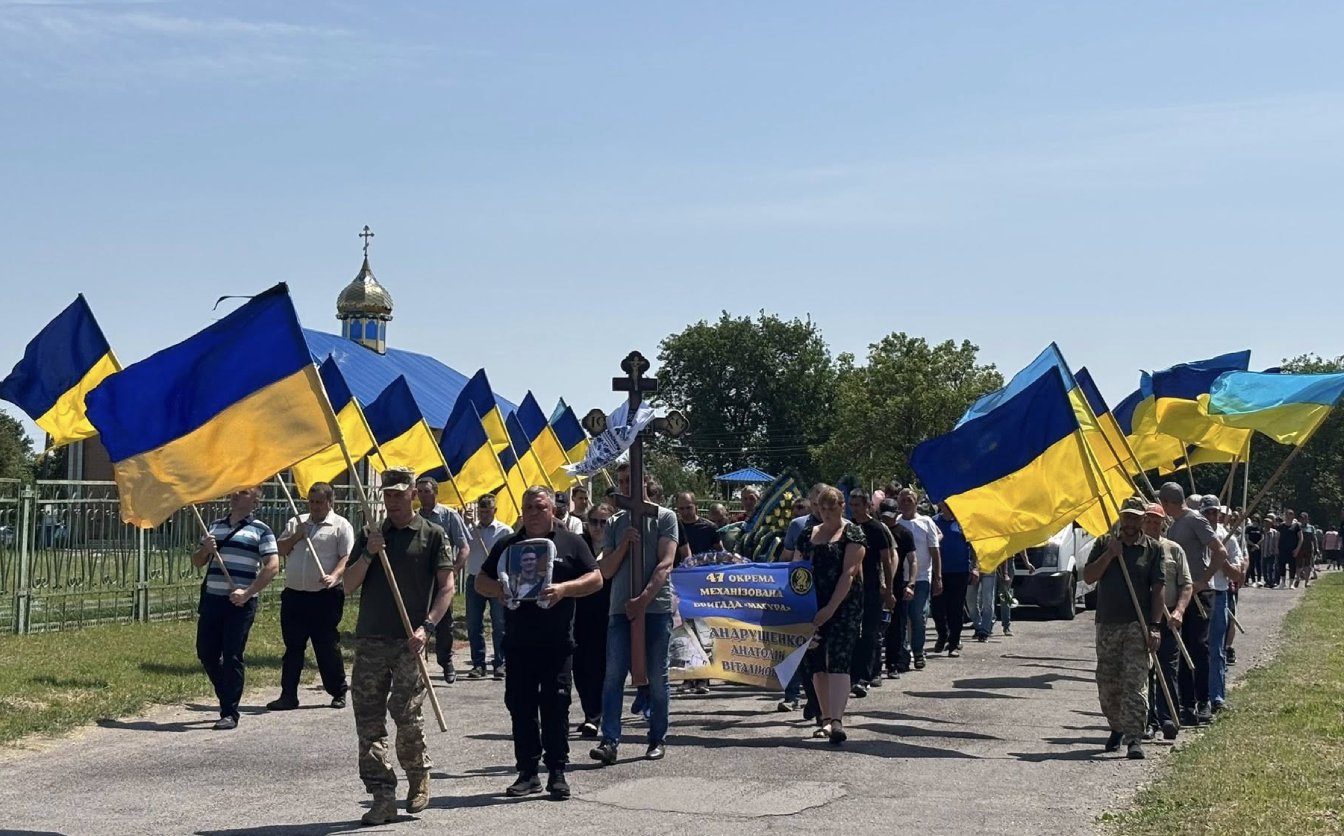 Загинув майже два роки тому: Чорнобаївщина попрощалася із захисником