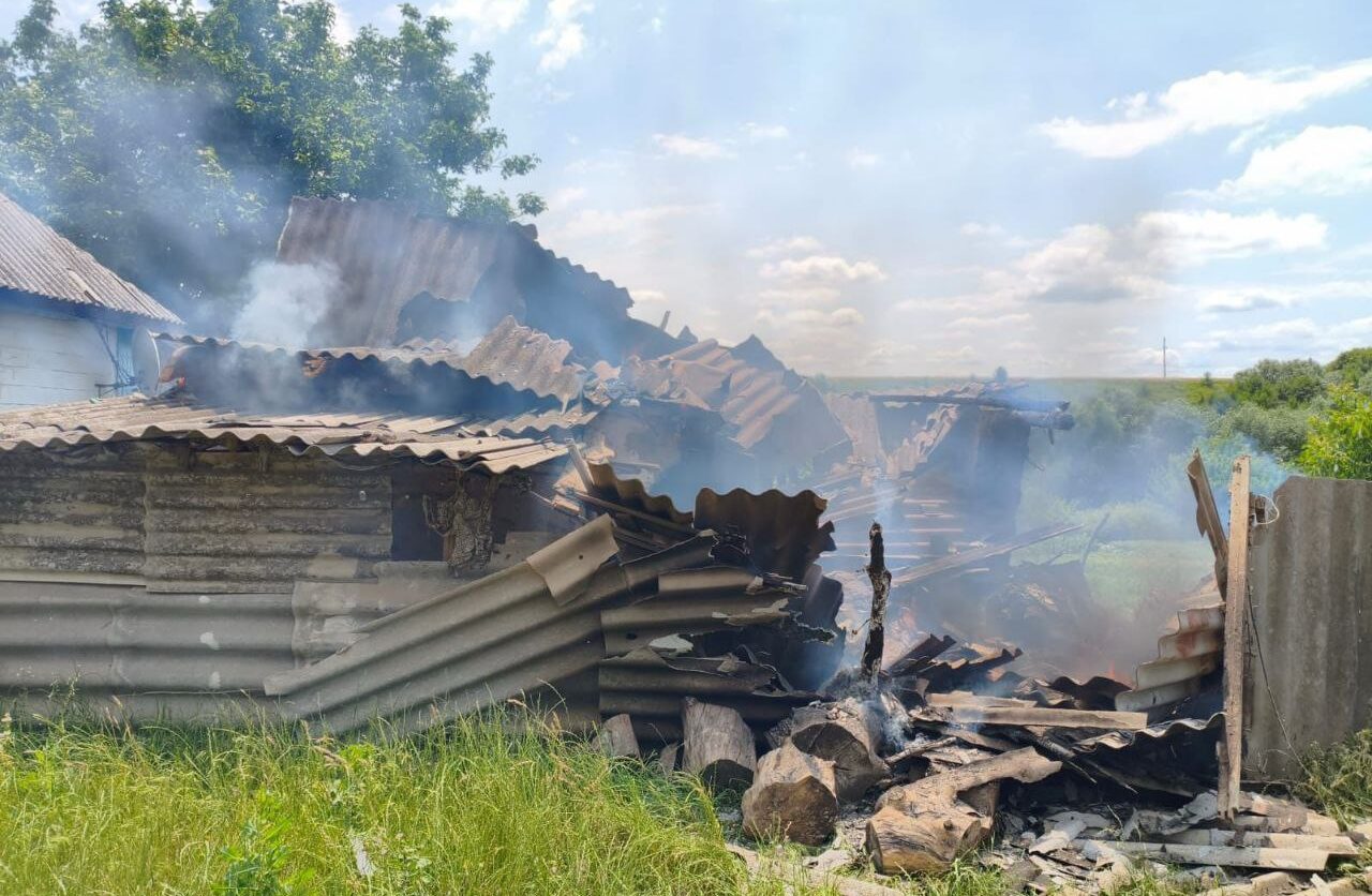 Ймовірно, від падіння уламків дрона на Уманщині сталася пожежа