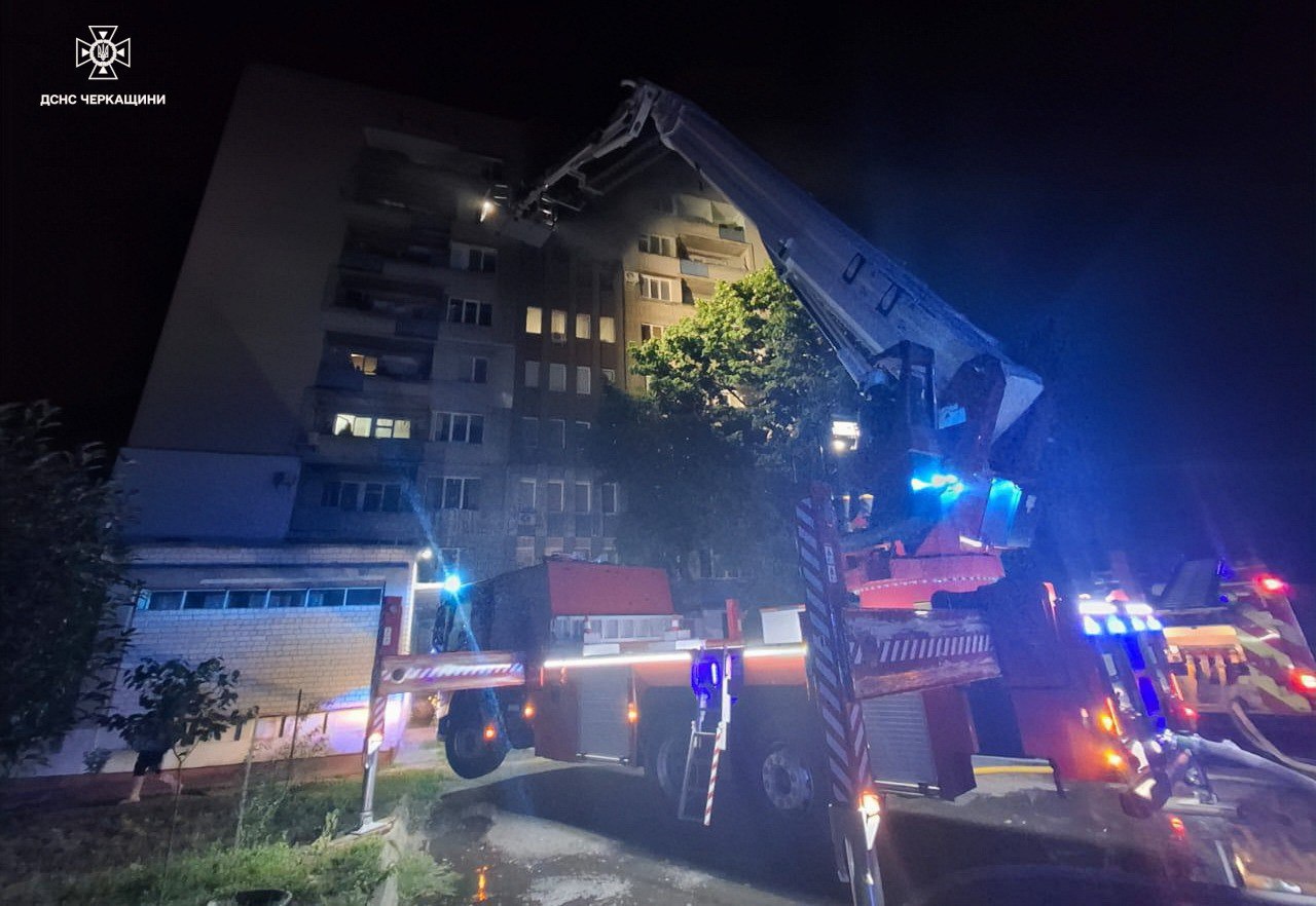 Нічна пожежа в Черкасах забрала життя людини