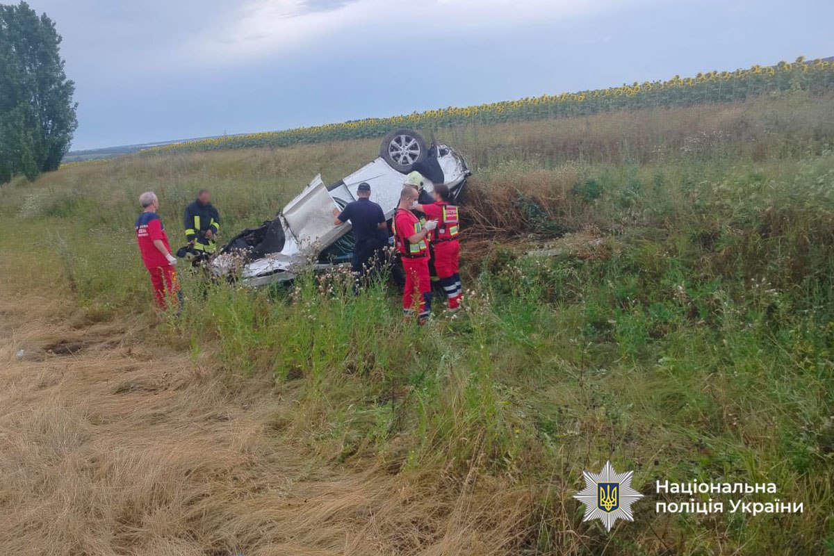 Унаслідок ДТП на Уманщині загинула жінка, ще  трьох людей госпіталізували (ФОТО)