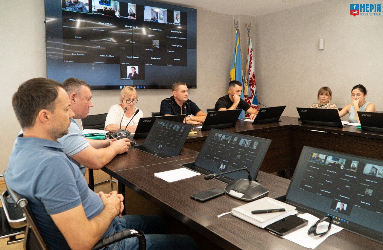 Черкаси передали для ЗСУ транспортні засоби