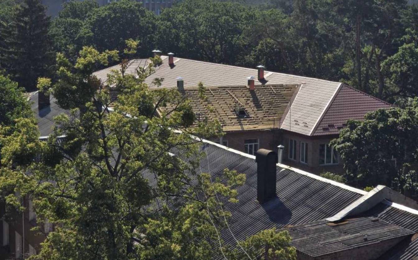 У одній із лікарень Черкас триває ремонт даху