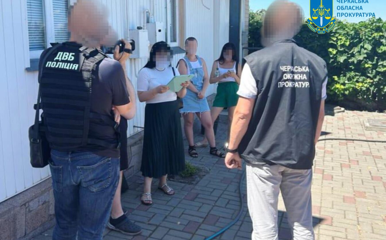 Ціна за “права” — 12 тисяч гривень: черкащанин намагався вплинути на посадовців МВС (ФОТО)