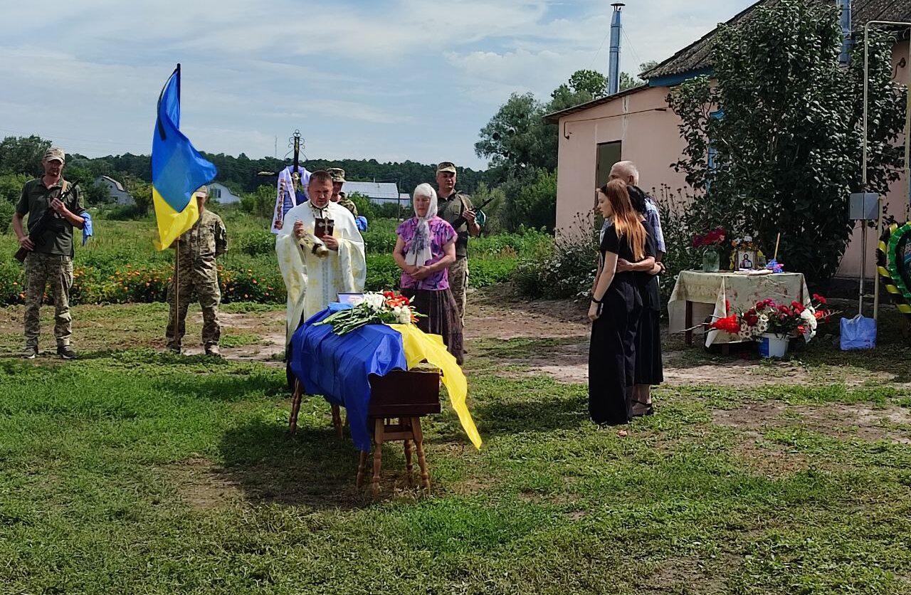 Загинув майже вісім місяців тому: відбулося прощання з полеглим черкащанином