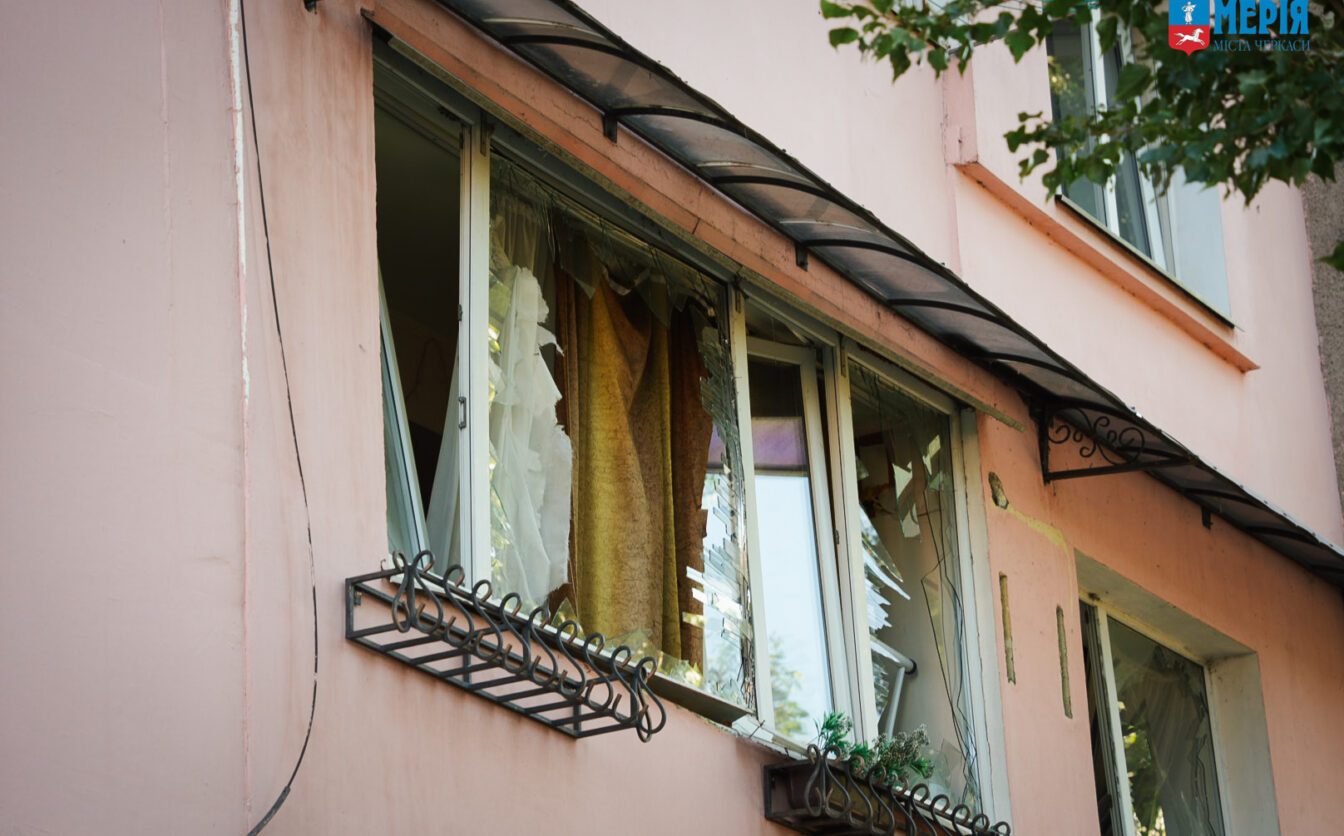 Унаслідок ракетного удару по Черкасах було вибито 620 вікон