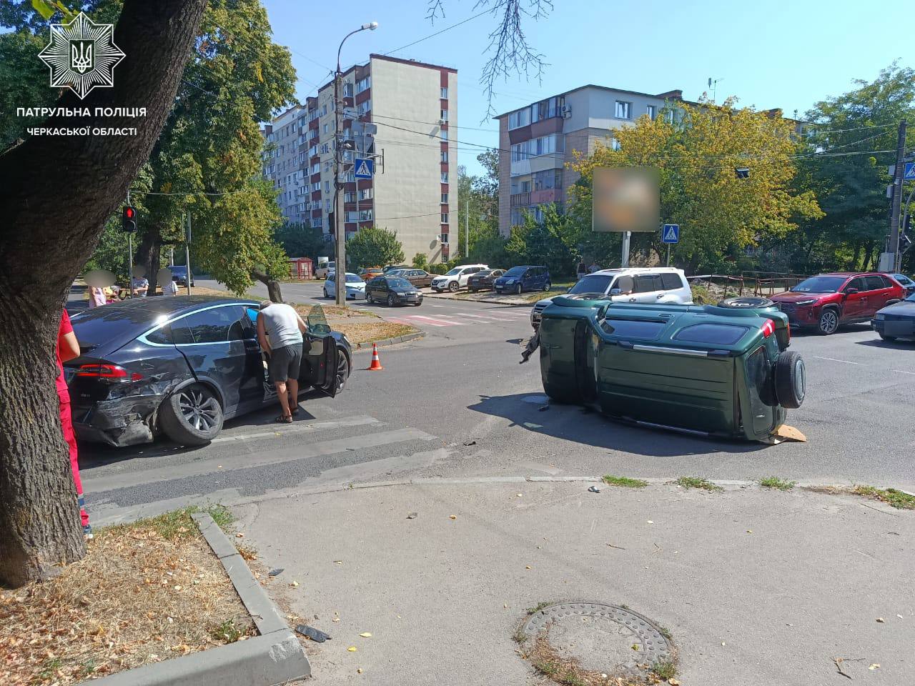 Автомобіль перекинувся: чергова ДТП сталася в Черкасах (ФОТО)