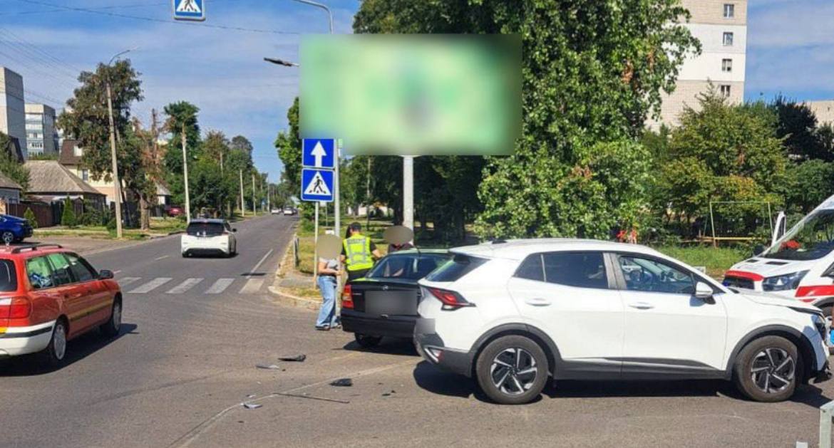 На перехресті двох вулиць в Черкасах сталася автопригода (ФОТО)