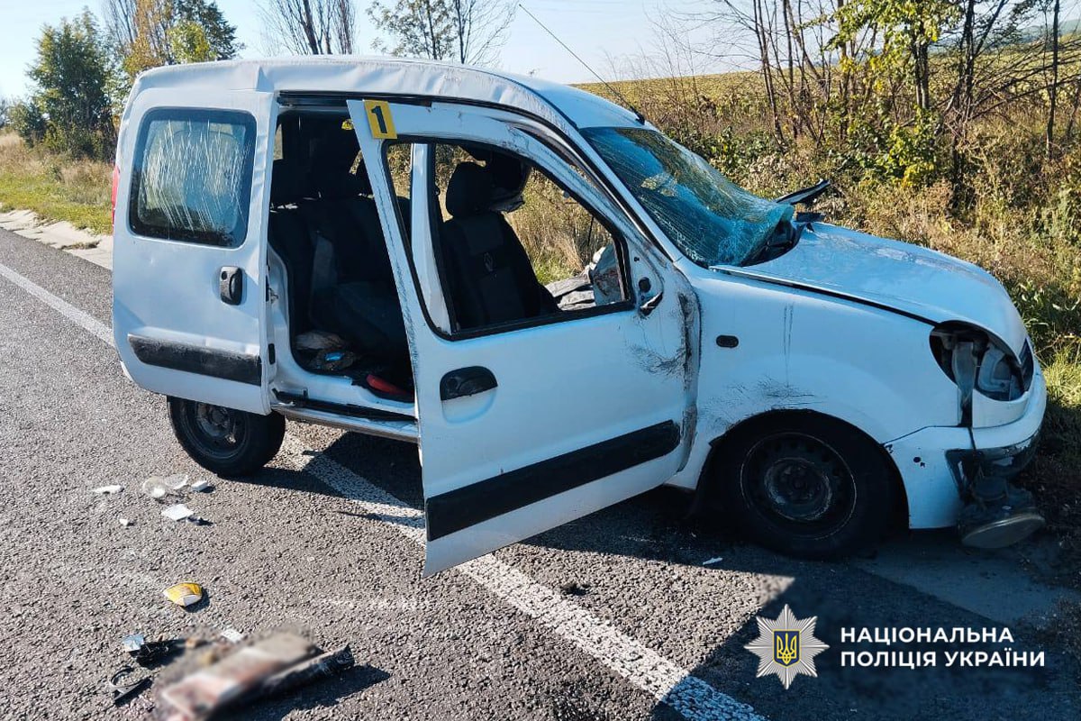 Є загиблий та травмована: на Черкащині зіштовхнулися легковик та вантажівка (ФОТО)