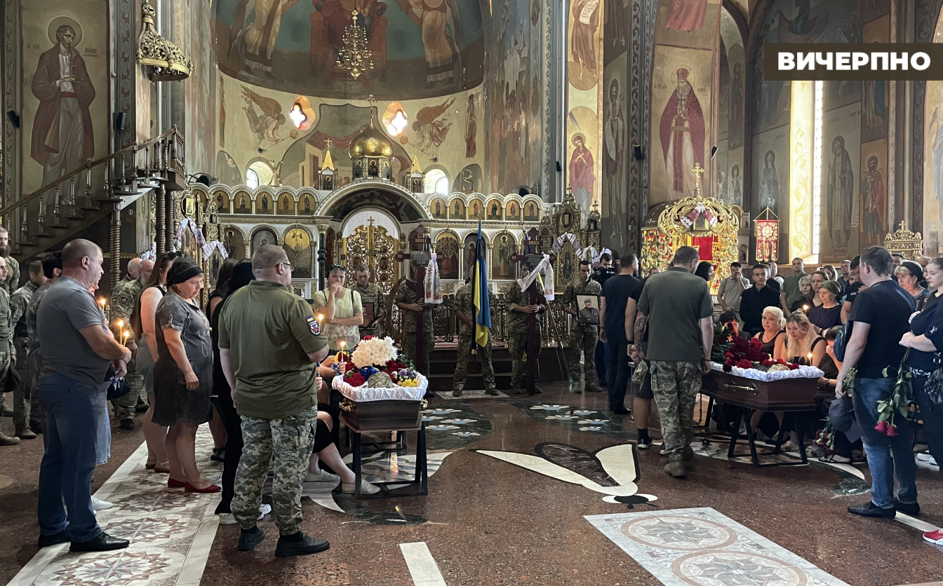 У Черкасах провели в останню путь двох синів України (ФОТО, ВІДЕО)