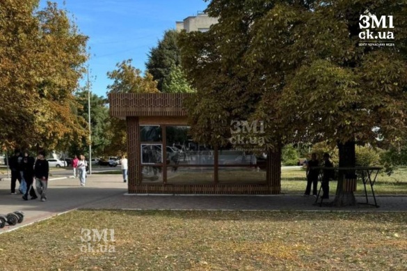 Уперше на території черкаського університету встановили кіоск (ВІДЕО)