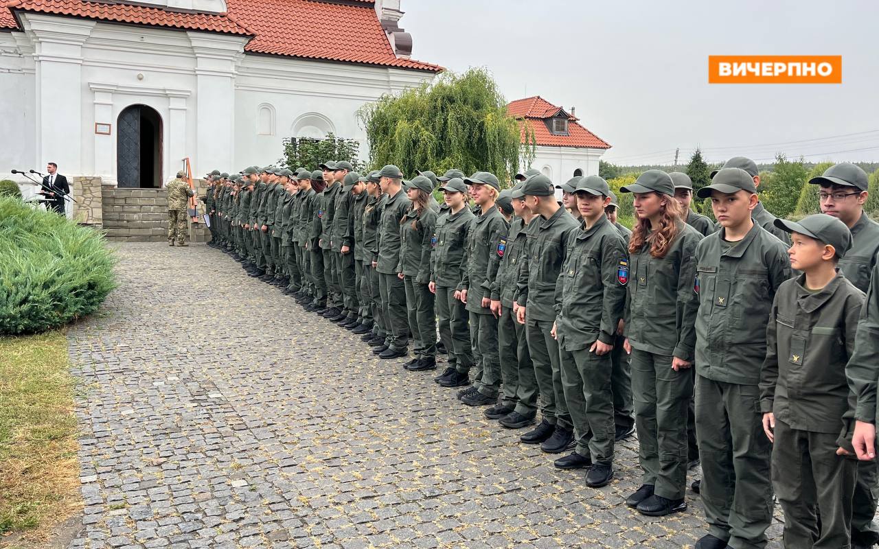 «Кожне слово — це промова від серця»: на Чигиринщині учні черкаського військового ліцею проголосили клятву (ФОТО)