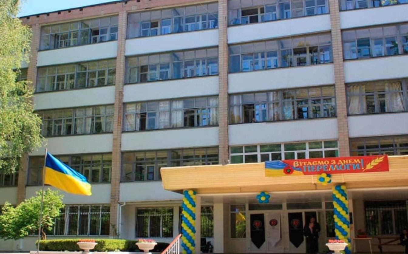 Із вікна геріатричного пансіонату в Черкасах випав чоловік